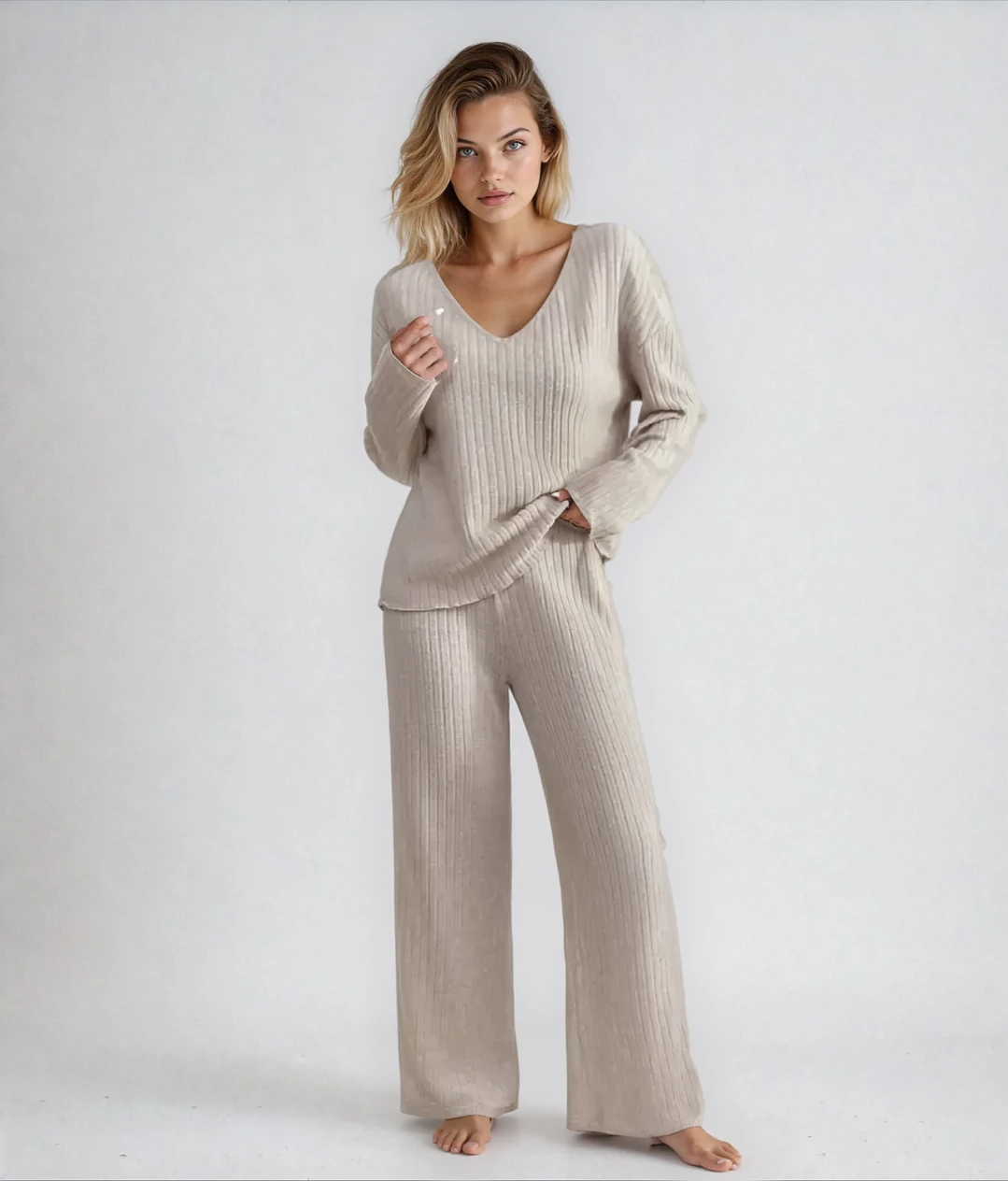 VIVIENNE | Two-Piece Set with Straight Trousers and V-Neck Top