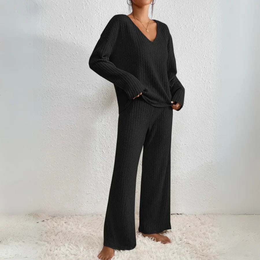 VIVIENNE | Two-Piece Set with Straight Trousers and V-Neck Top