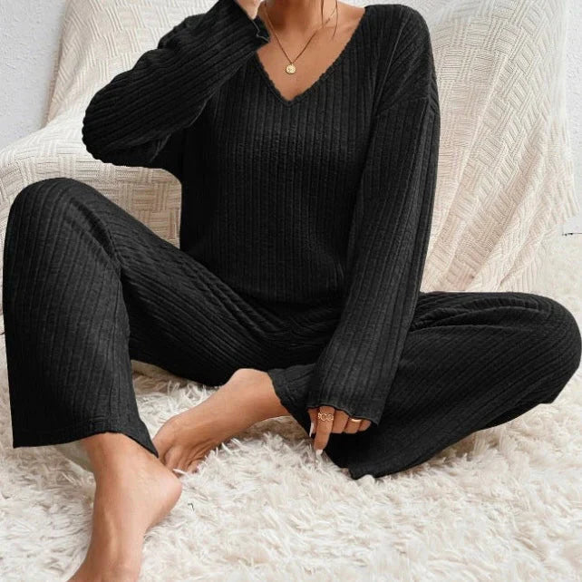 VIVIENNE | Two-Piece Set with Straight Trousers and V-Neck Top