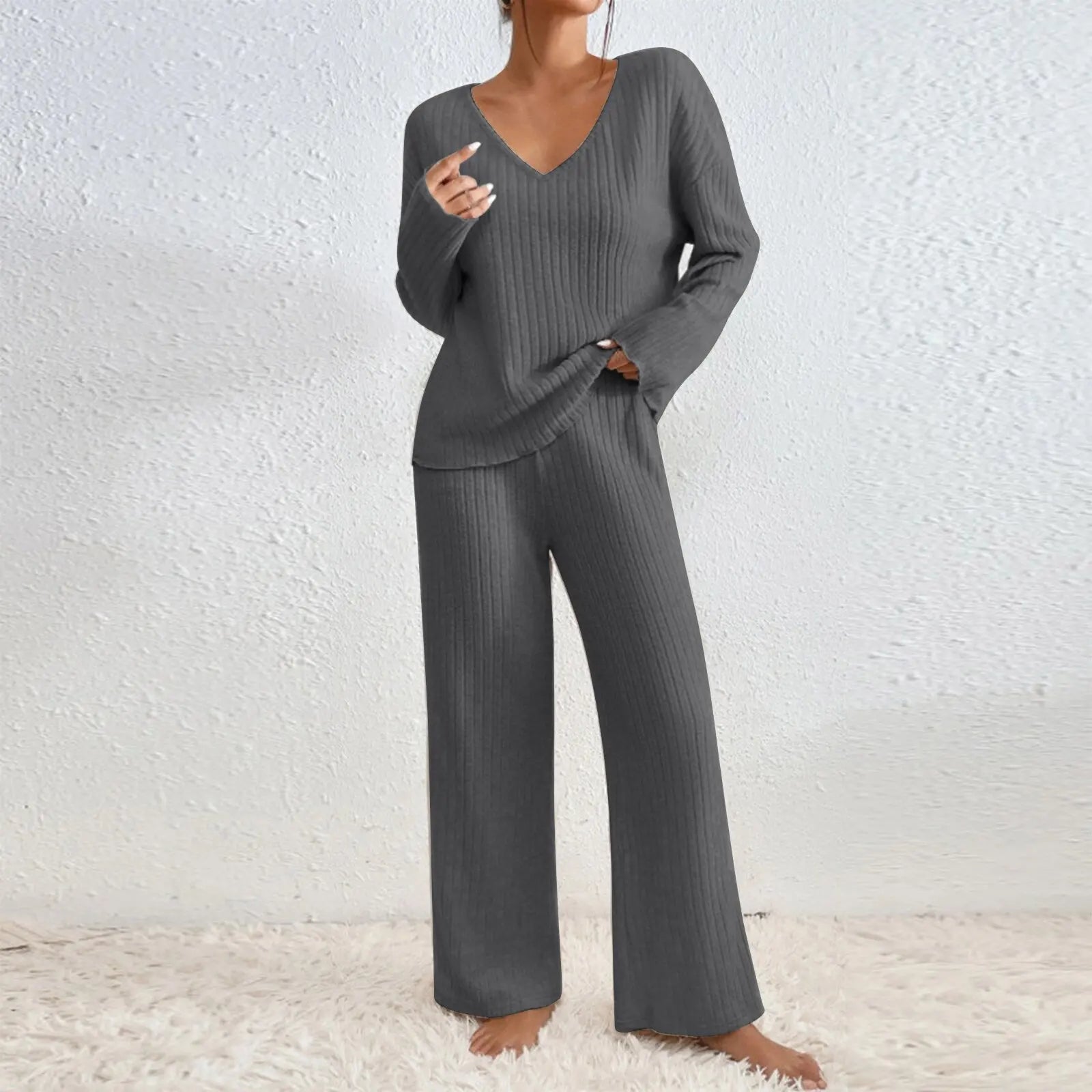 VIVIENNE | Two-Piece Set with Straight Trousers and V-Neck Top