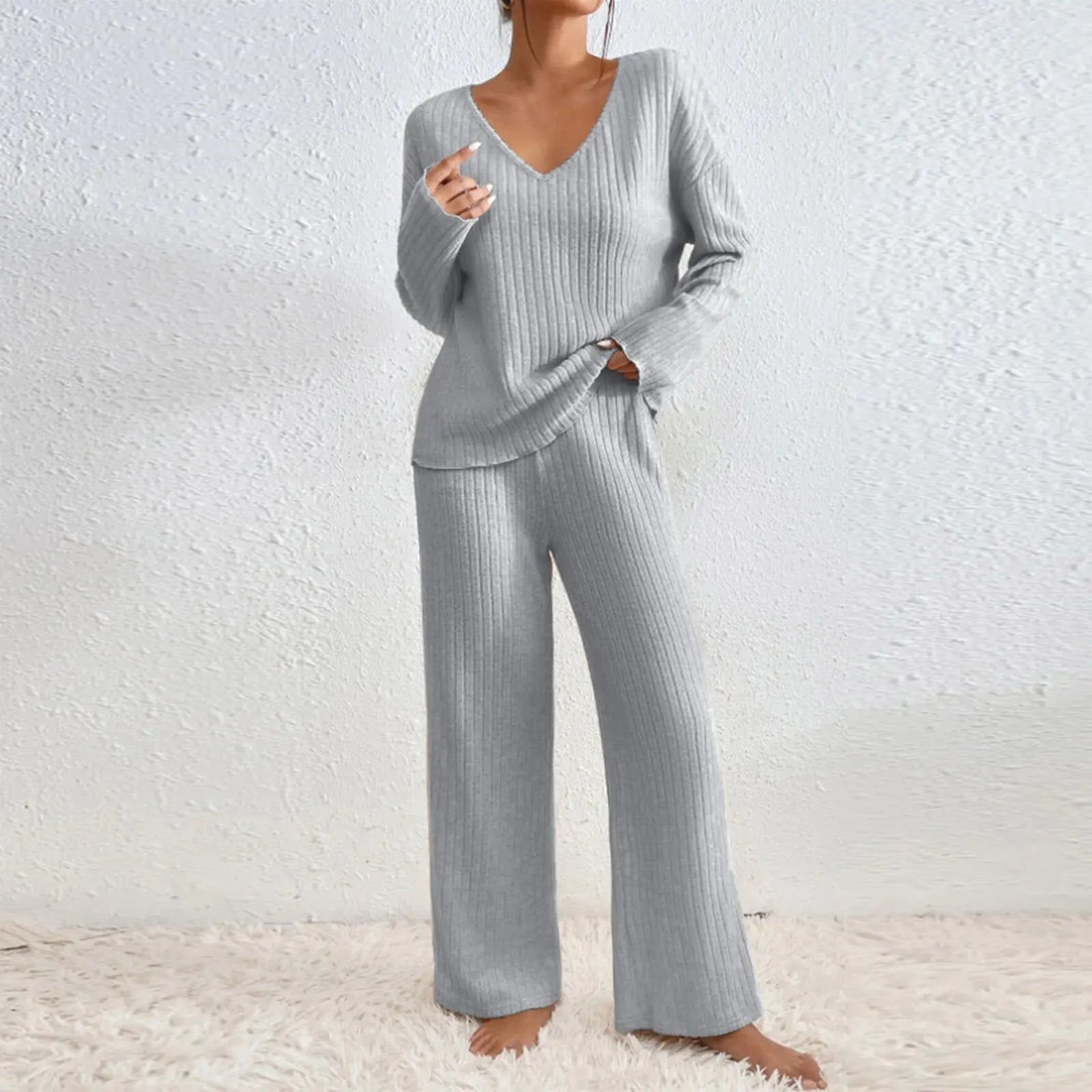 VIVIENNE | Two-Piece Set with Straight Trousers and V-Neck Top