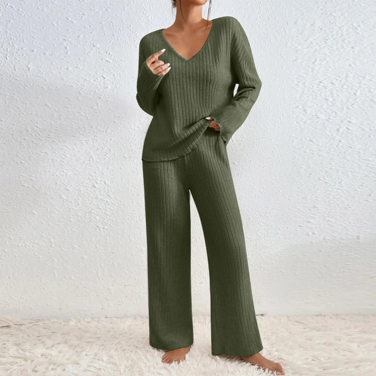 VIVIENNE | Two-Piece Set with Straight Trousers and V-Neck Top